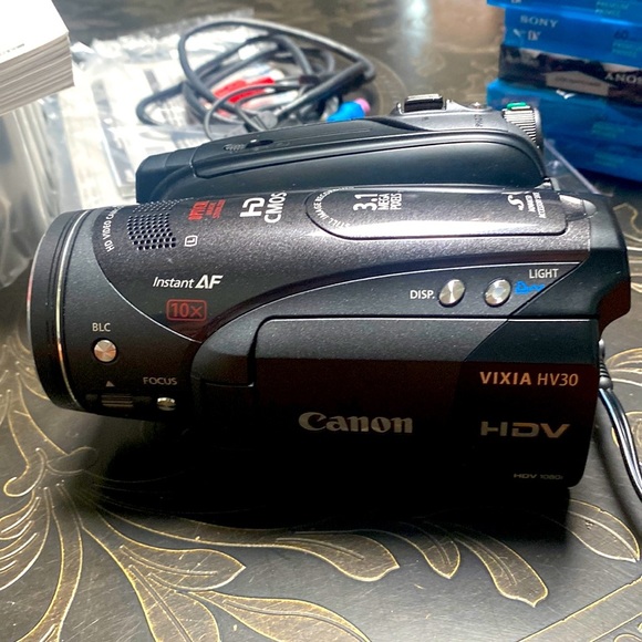 Canon Vixia HV30 Mini DV Camcorder 2007-2010 Technology - Picture 1 of 14